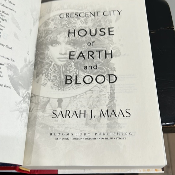 Sarah J Maas - House of Earth and Blood Crescent City - Picture 7 of 7